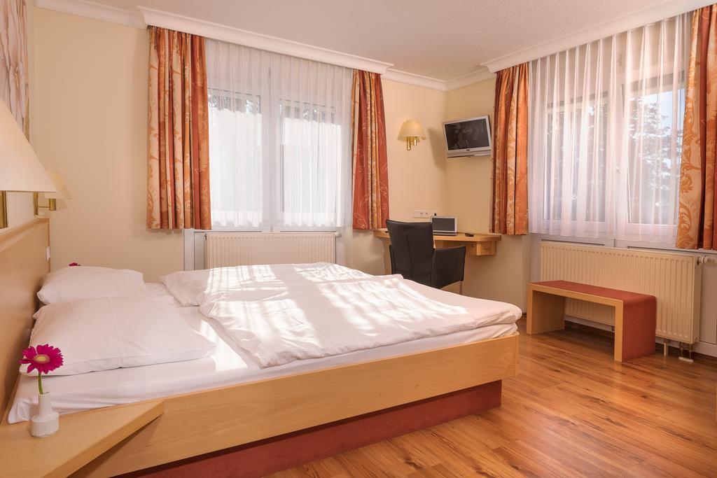 Hotel Heuboden Umkirch Dış mekan fotoğraf